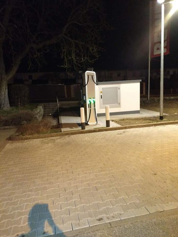 Bilder Shell Recharge Charging Station