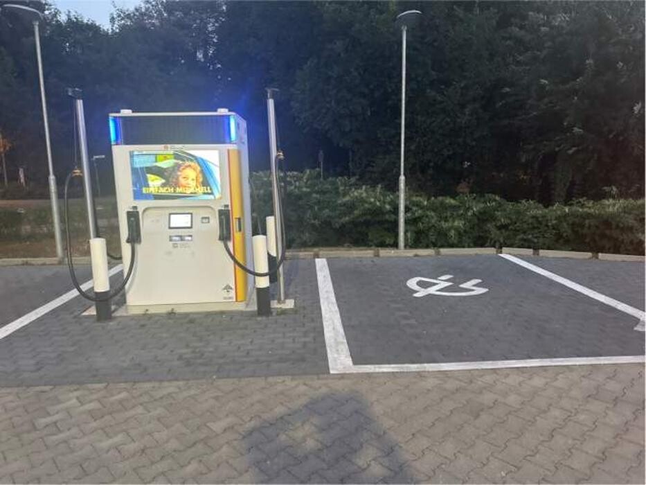 Bilder Shell Recharge Charging Station