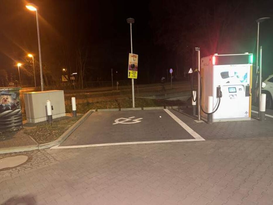 Bilder Shell Recharge Charging Station