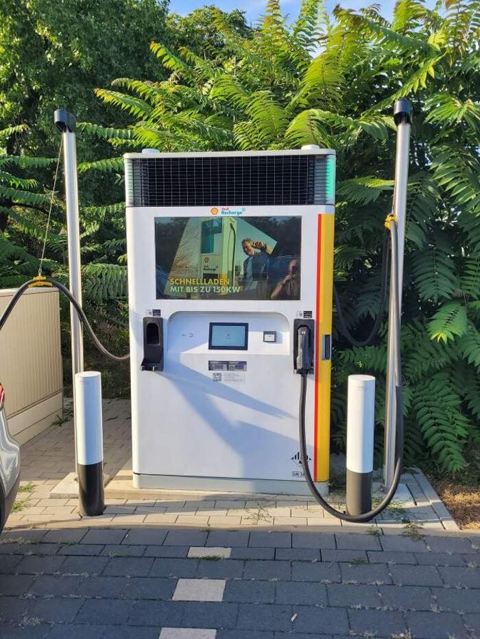Bilder Shell Recharge Charging Station