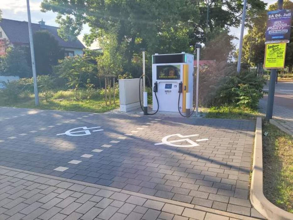 Bilder Shell Recharge Charging Station