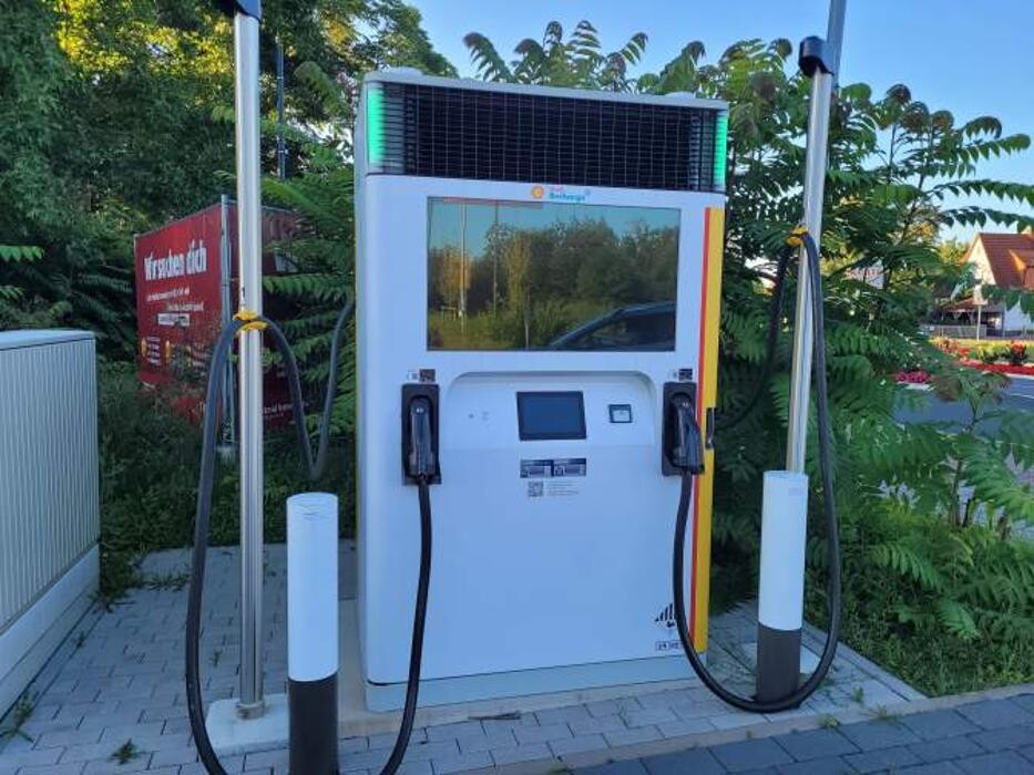 Bilder Shell Recharge Charging Station