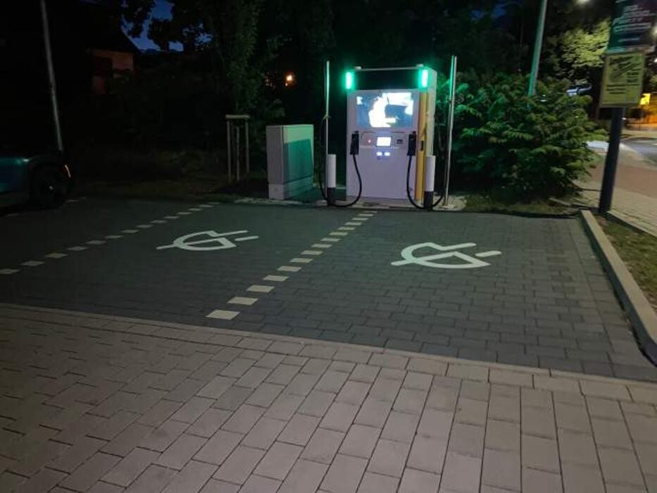 Bilder Shell Recharge Charging Station