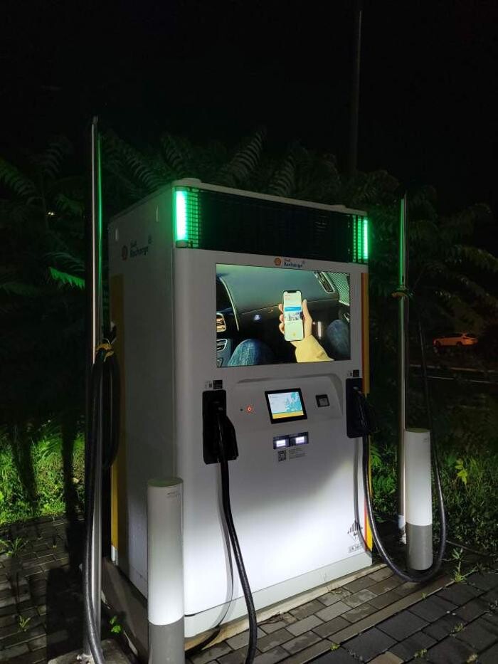 Bilder Shell Recharge Charging Station
