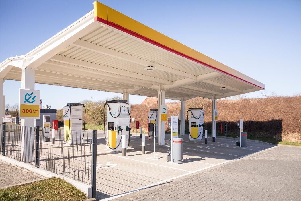Bilder Shell Recharge Charging Station