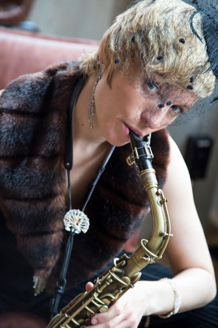 Bilder Saxophonistin Helen Hofmann - SAXOPHONFRAU