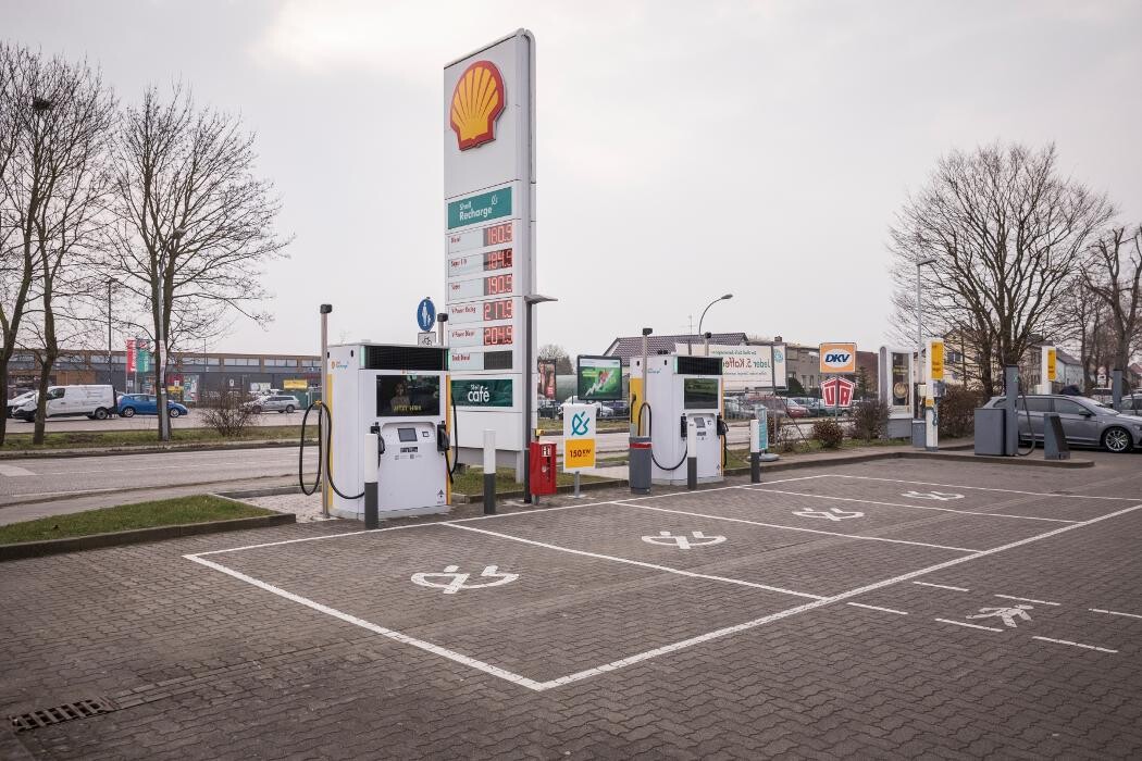 Bilder Shell Recharge Charging Station