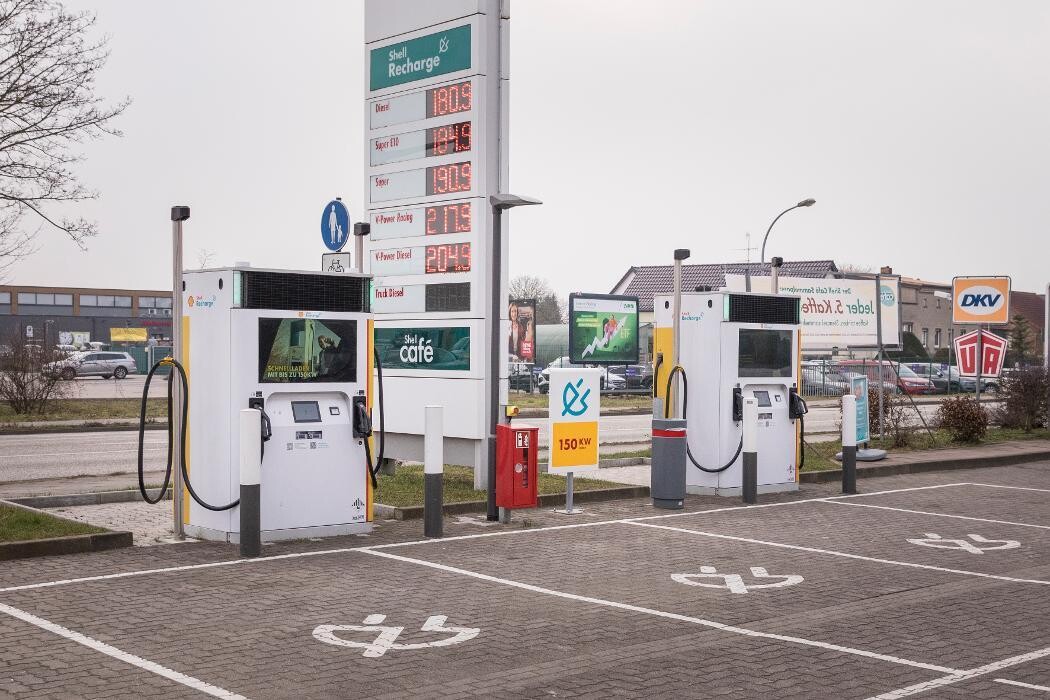 Bilder Shell Recharge Charging Station