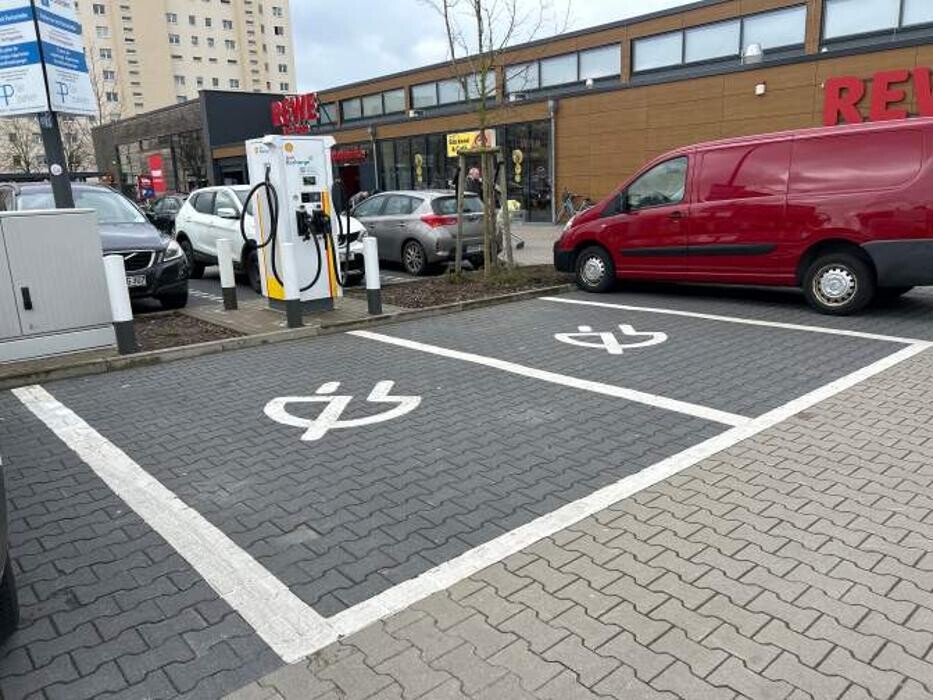 Bilder Shell Recharge Charging Station