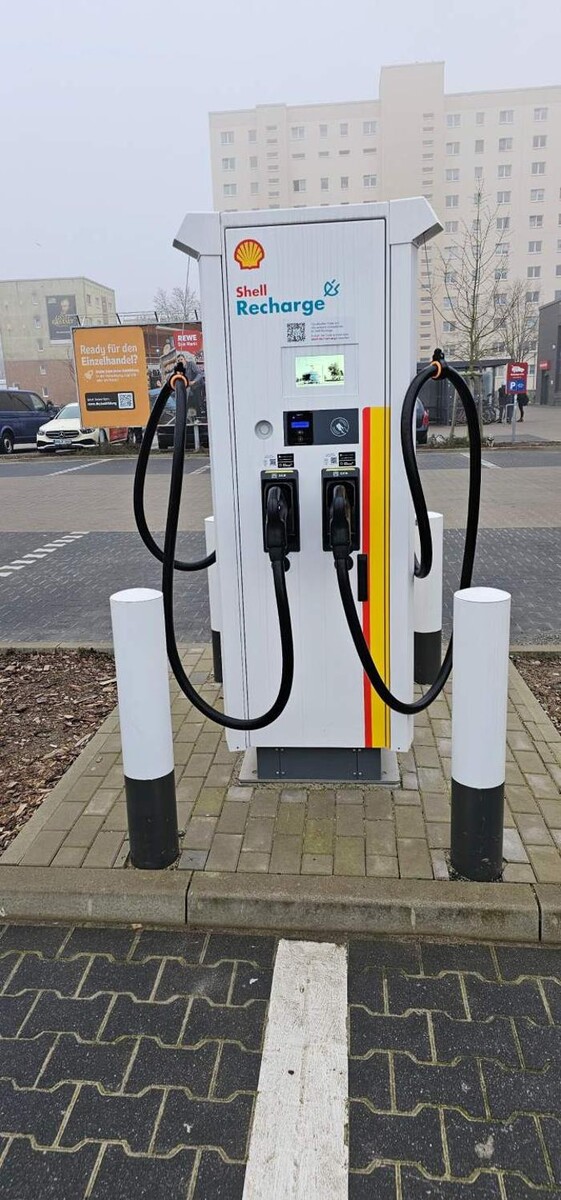 Bilder Shell Recharge Charging Station
