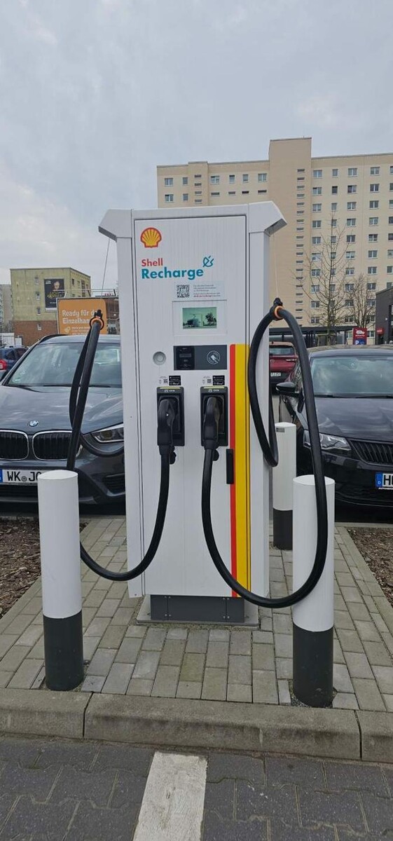Bilder Shell Recharge Charging Station