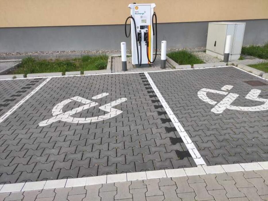 Bilder Shell Recharge Charging Station