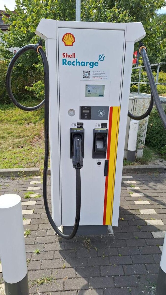Bilder Shell Recharge Charging Station