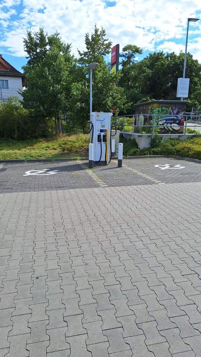 Bilder Shell Recharge Charging Station