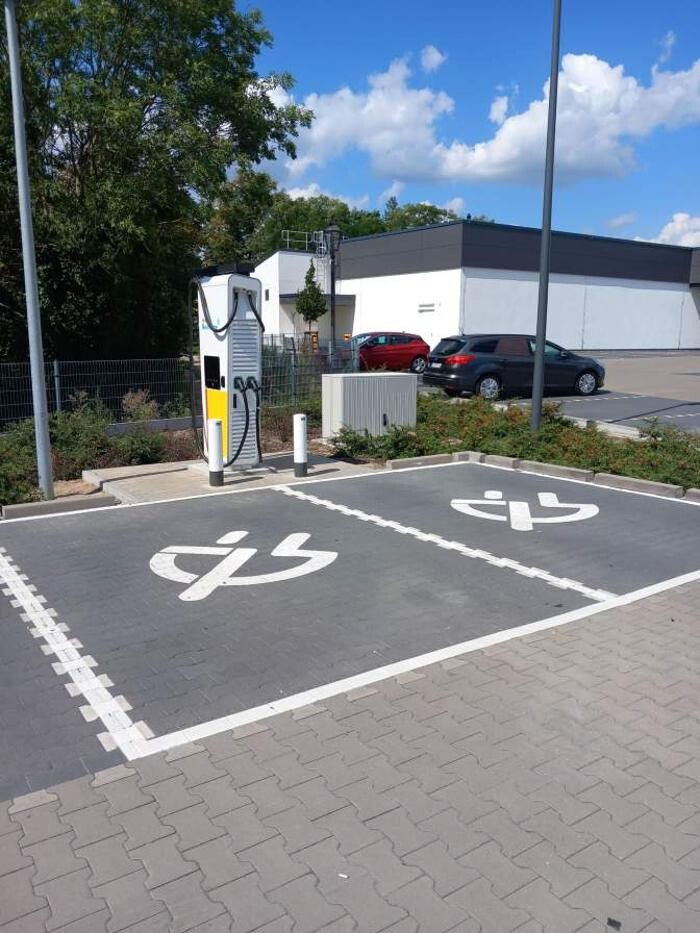 Bilder Shell Recharge Charging Station