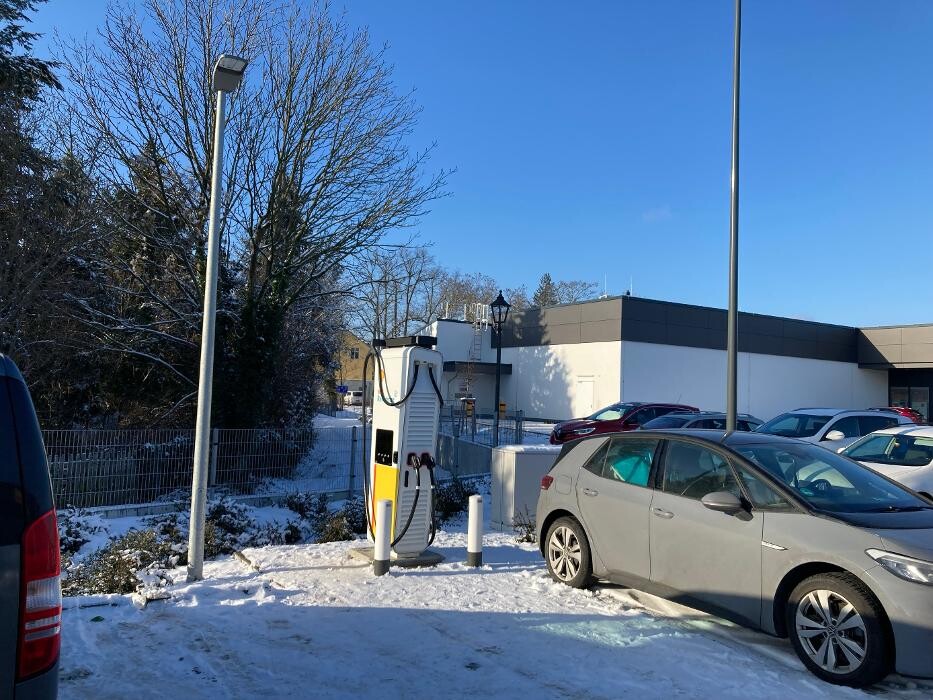 Bilder Shell Recharge Charging Station