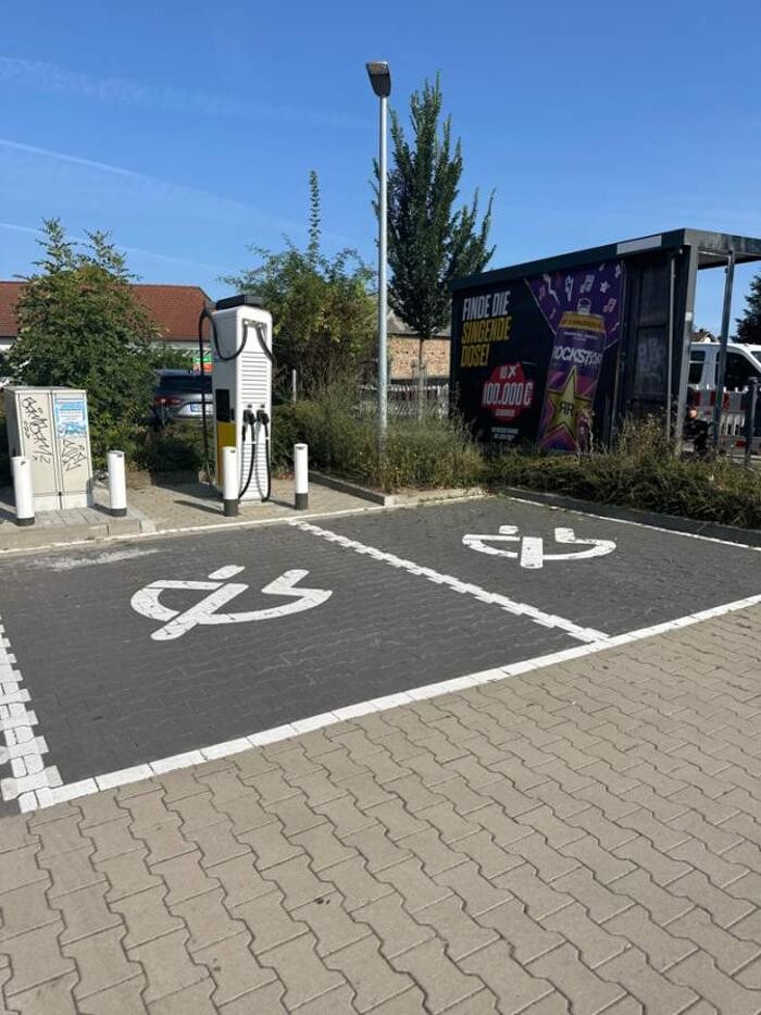 Bilder Shell Recharge Charging Station