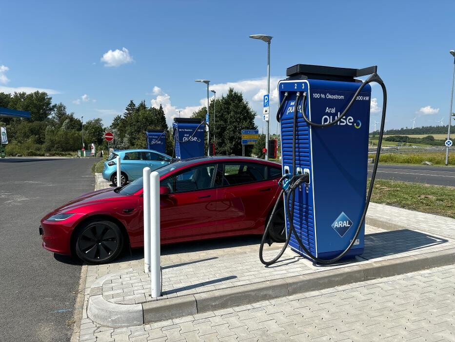 Bilder Aral pulse Ladestation
