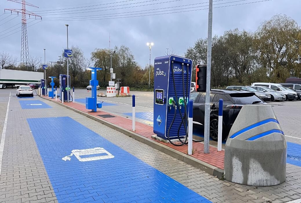 Bilder Aral pulse Ladestation
