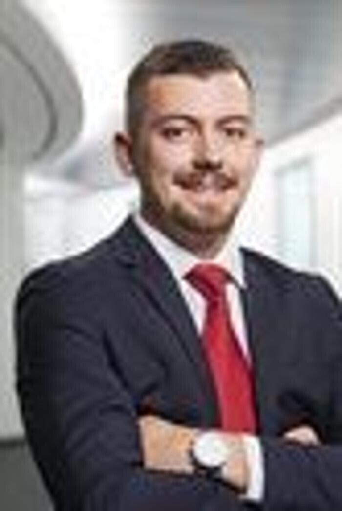 Bilder ERGO Versicherung Max Stopporka