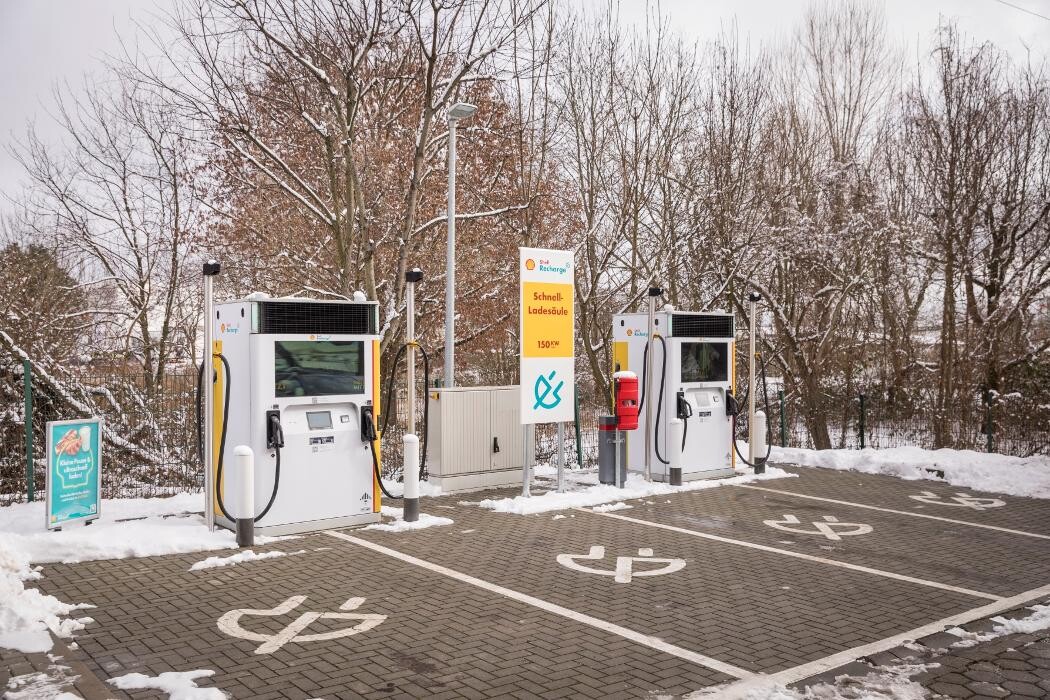 Bilder Shell Recharge Charging Station