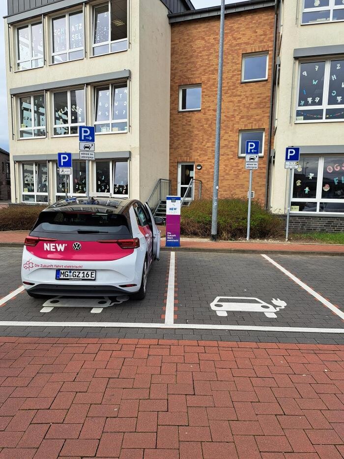 Bilder NEW Energie-Ladestation