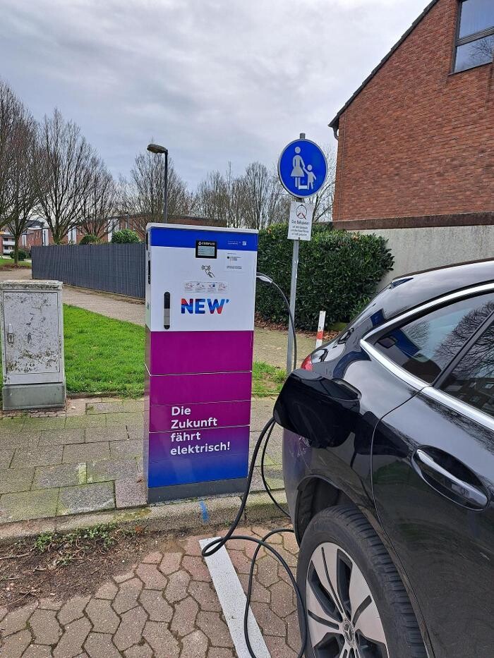 Bilder NEW Energie-Ladestation
