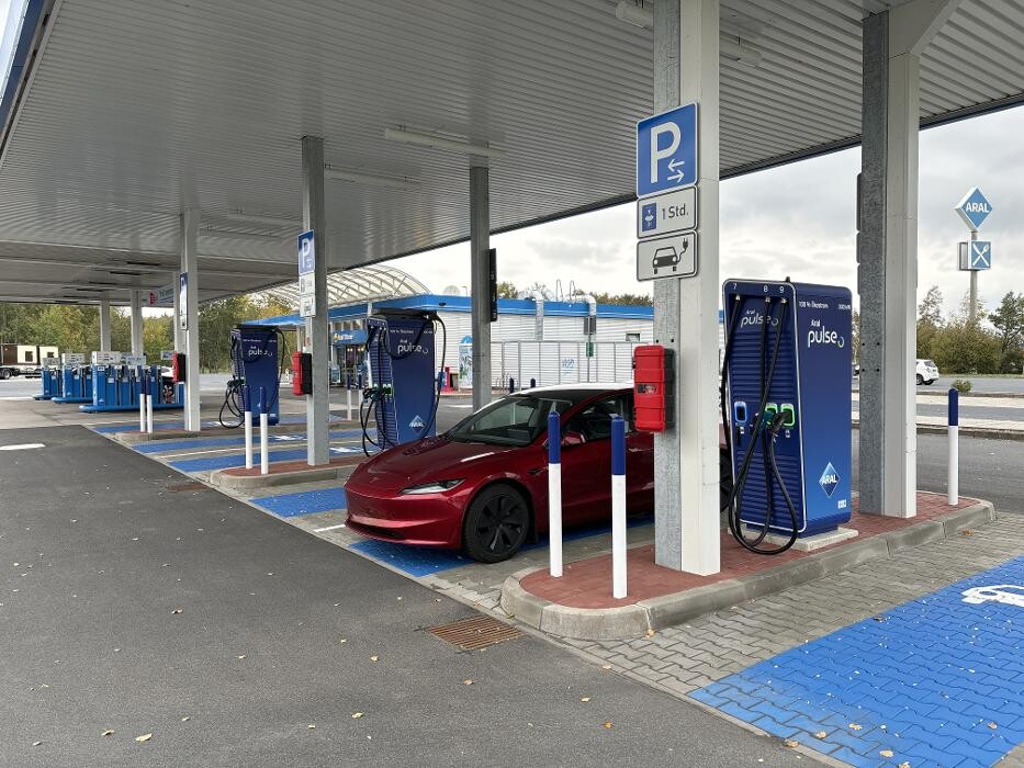 Bilder Aral pulse Ladestation