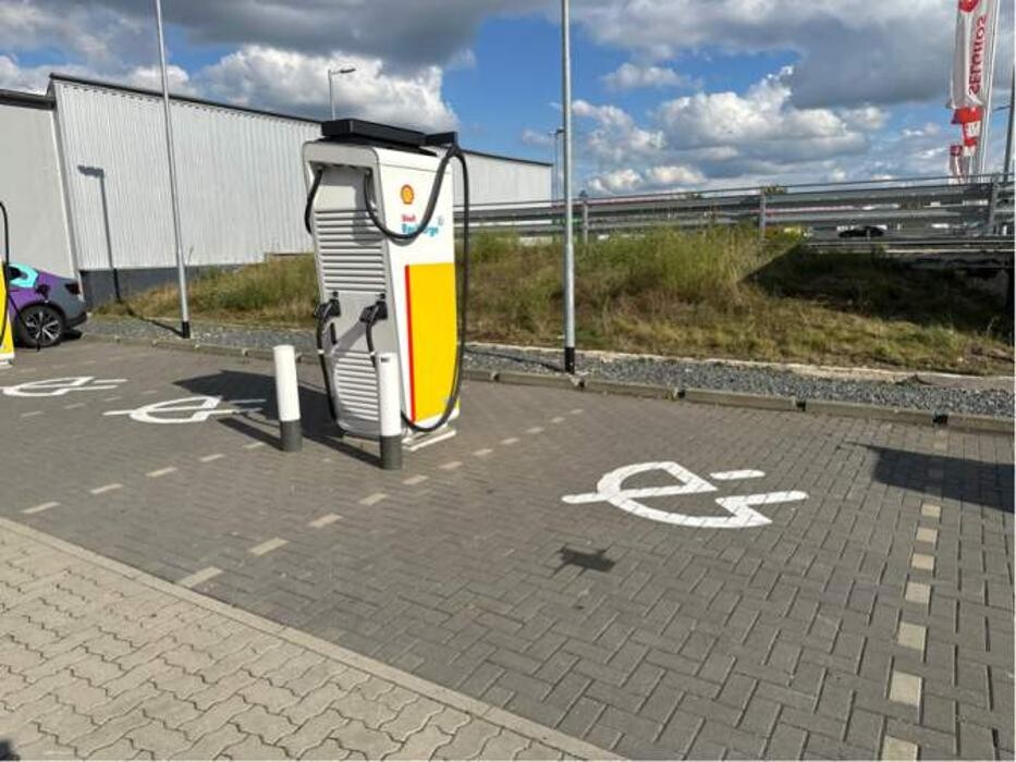 Bilder Shell Recharge Charging Station