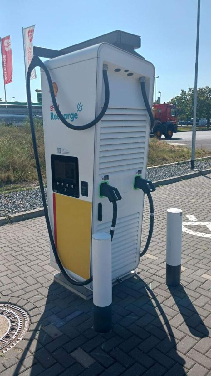 Bilder Shell Recharge Charging Station