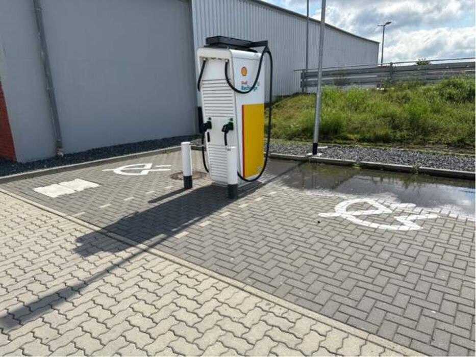 Bilder Shell Recharge Charging Station
