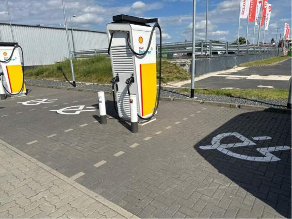 Bilder Shell Recharge Charging Station