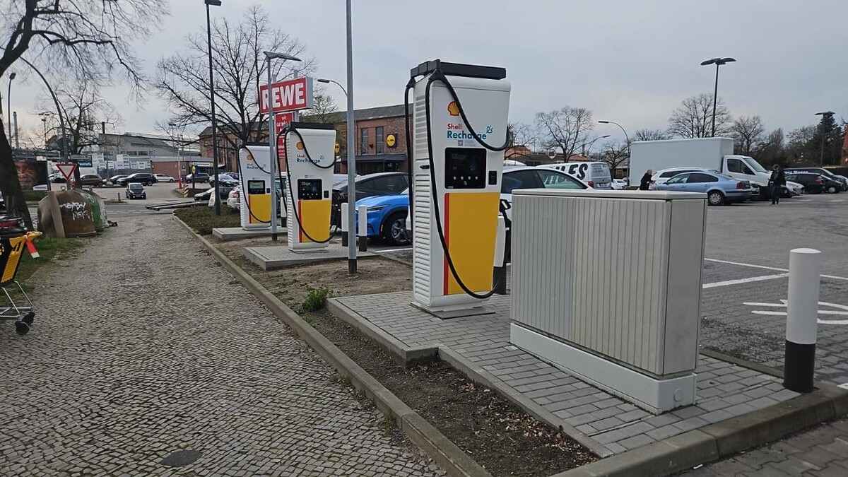 Bilder Shell Recharge Charging Station
