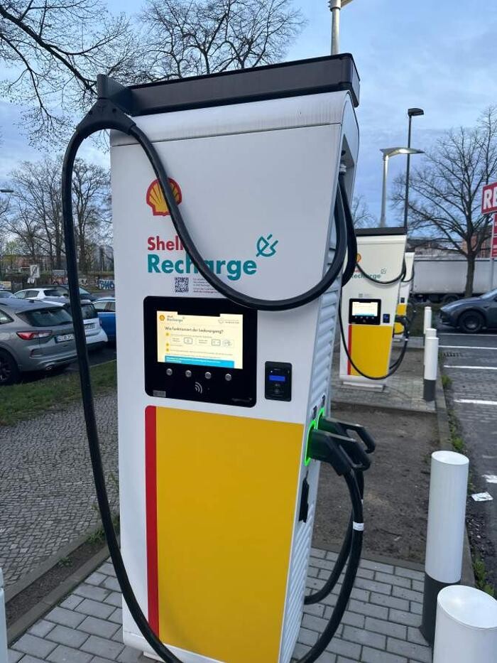 Bilder Shell Recharge Charging Station