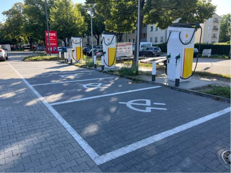 Bilder Shell Recharge Charging Station
