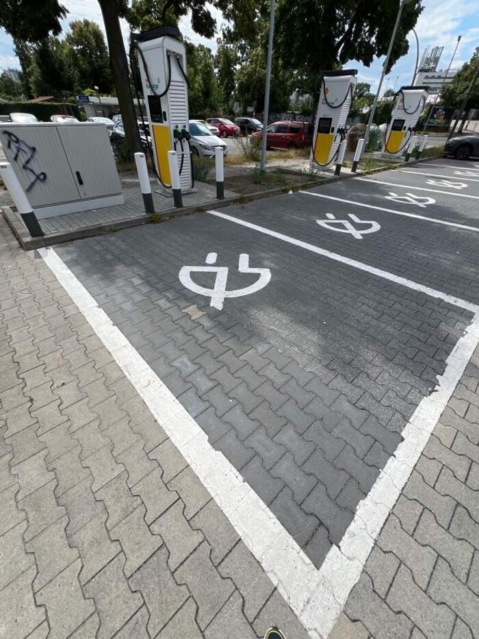 Bilder Shell Recharge Charging Station