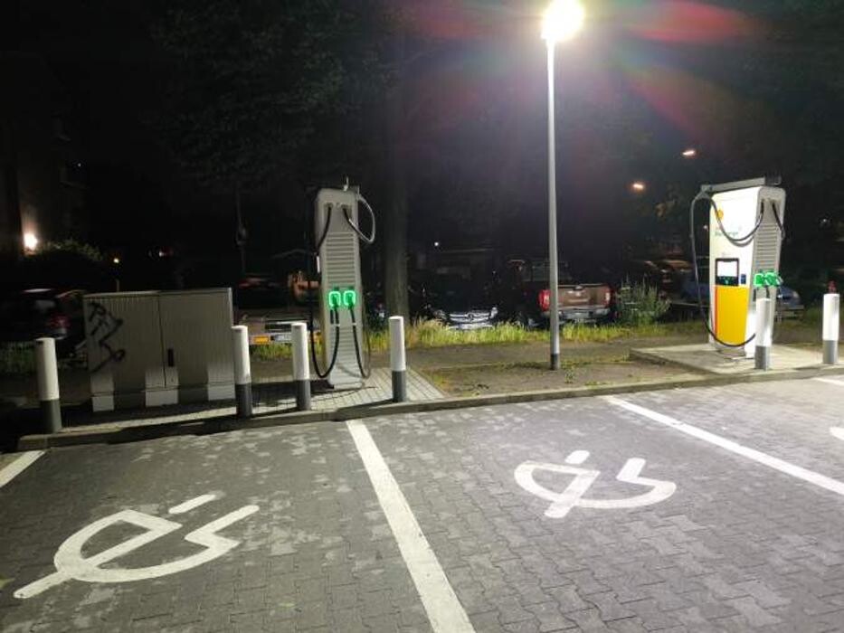Bilder Shell Recharge Charging Station