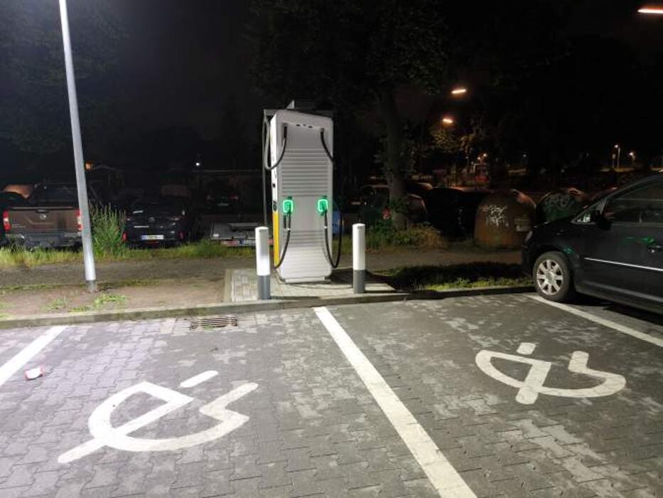 Bilder Shell Recharge Charging Station