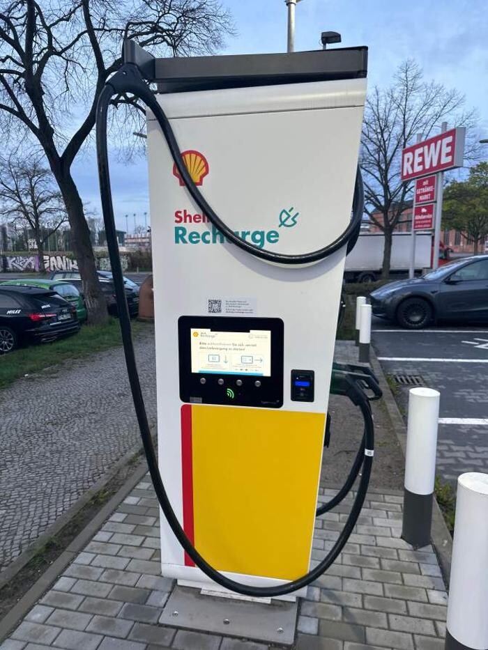 Bilder Shell Recharge Charging Station