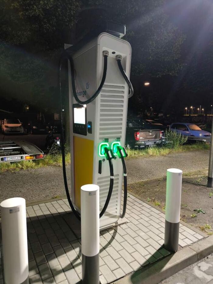 Bilder Shell Recharge Charging Station