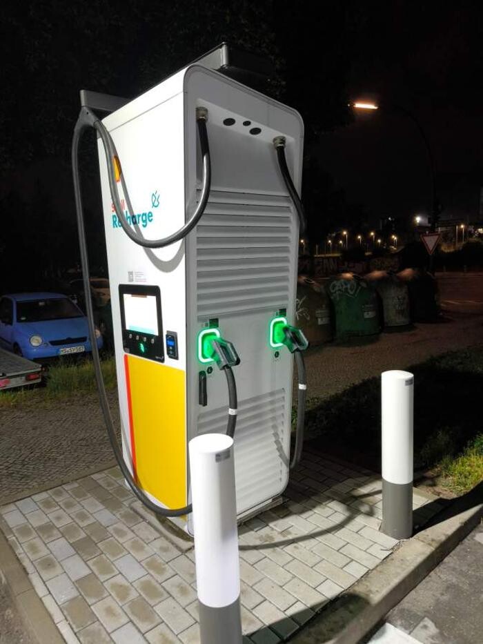 Bilder Shell Recharge Charging Station