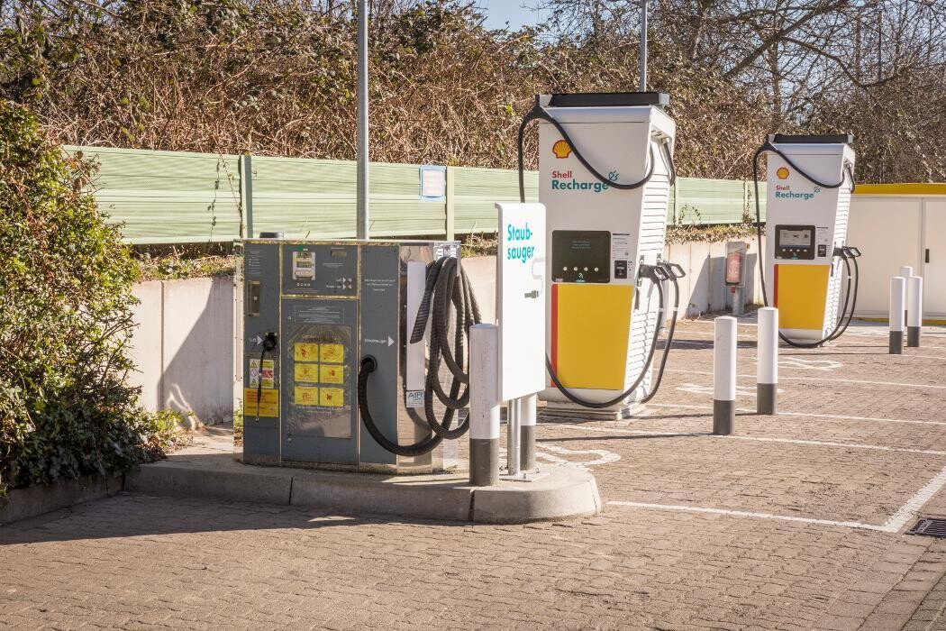 Bilder Shell Recharge Charging Station