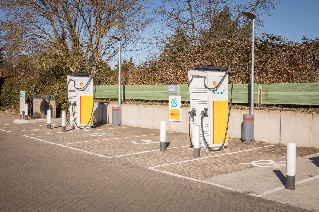 Bilder Shell Recharge Charging Station