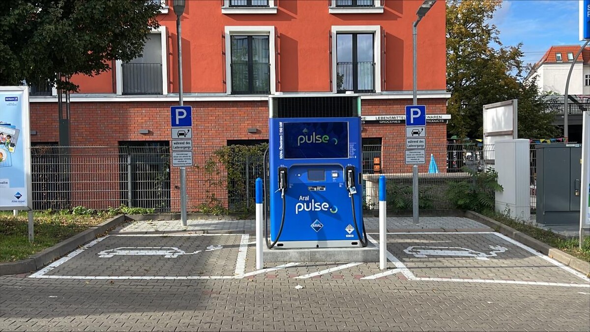 Bilder Aral pulse Ladestation