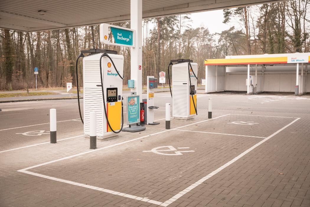 Bilder Shell Recharge Charging Station