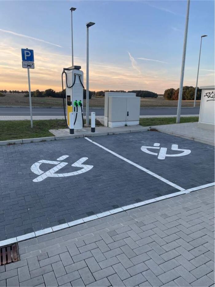 Bilder Shell Recharge Charging Station