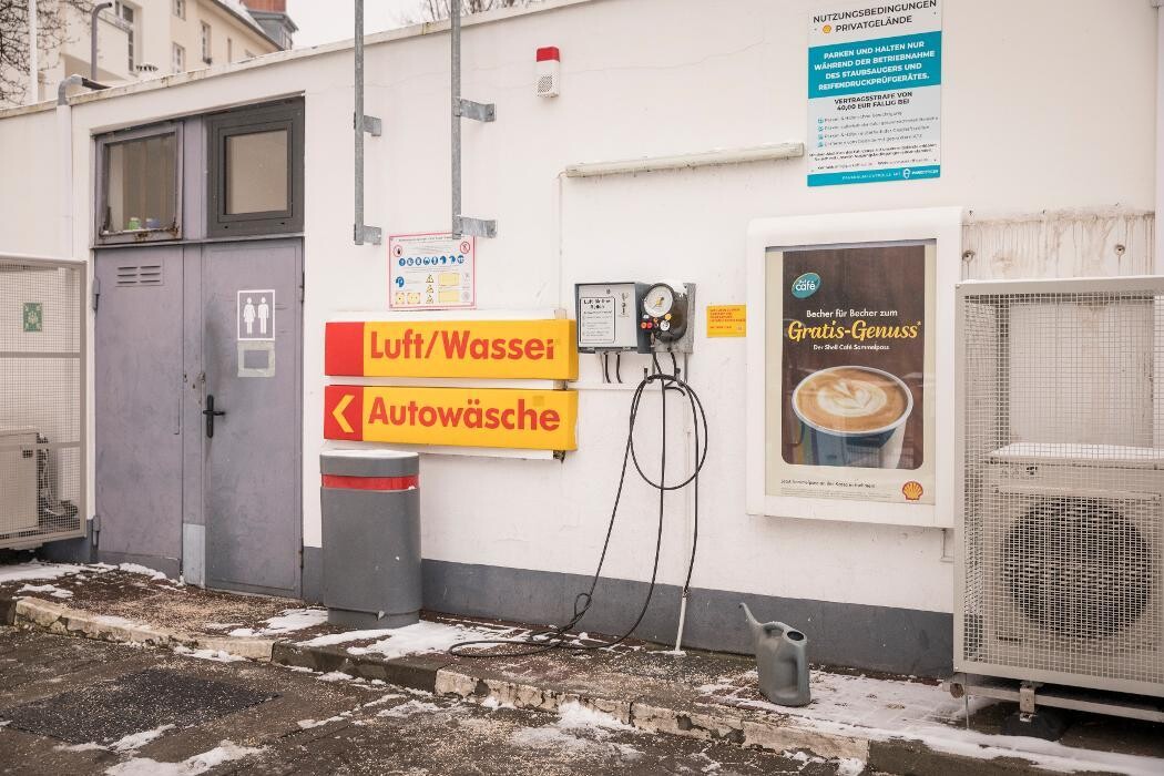 Bilder Shell Recharge Charging Station
