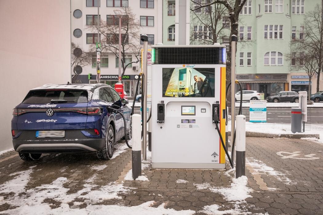 Bilder Shell Recharge Charging Station
