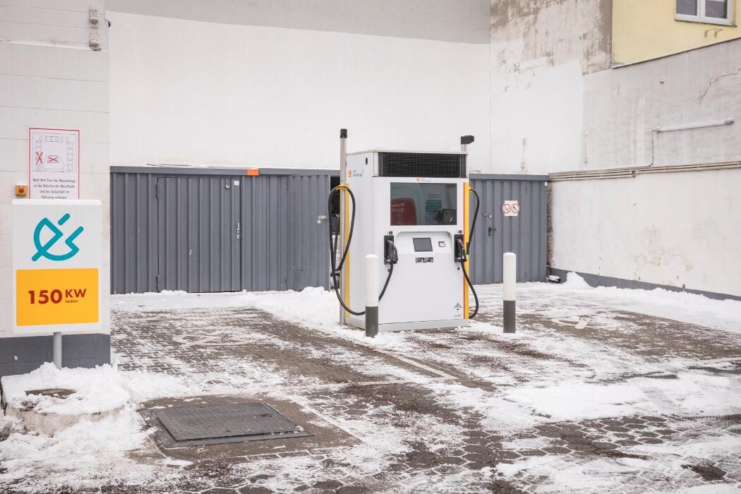 Bilder Shell Recharge Charging Station