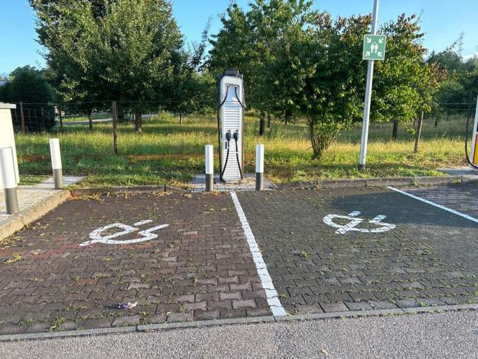 Bilder Shell Recharge Charging Station